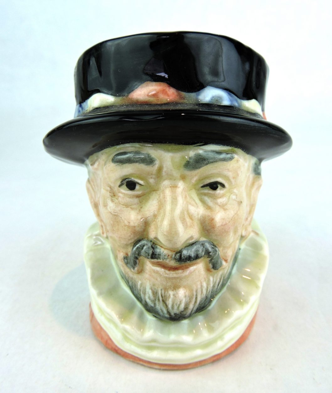 D6233-1946 Beefeater The Beefeater Royal Doulton Character Jug 