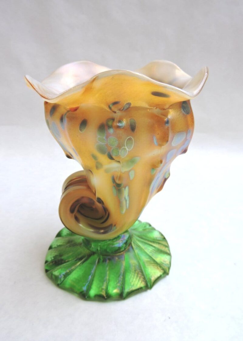 artglass - kralikshellvase-00.jpg
