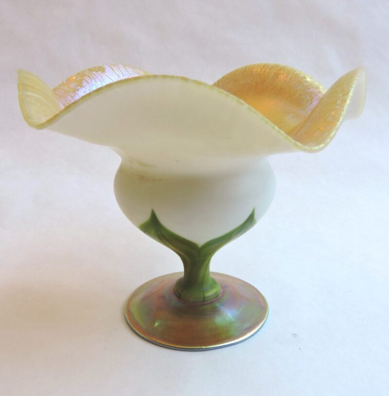 artglass - tiffanyflowerform-1.jpg