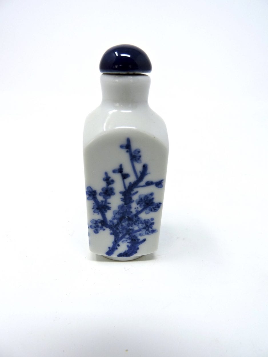 Details about   2.4" Chinese Blue and White Porcelain Flower Branch Snuff Box Snuff Bottle 