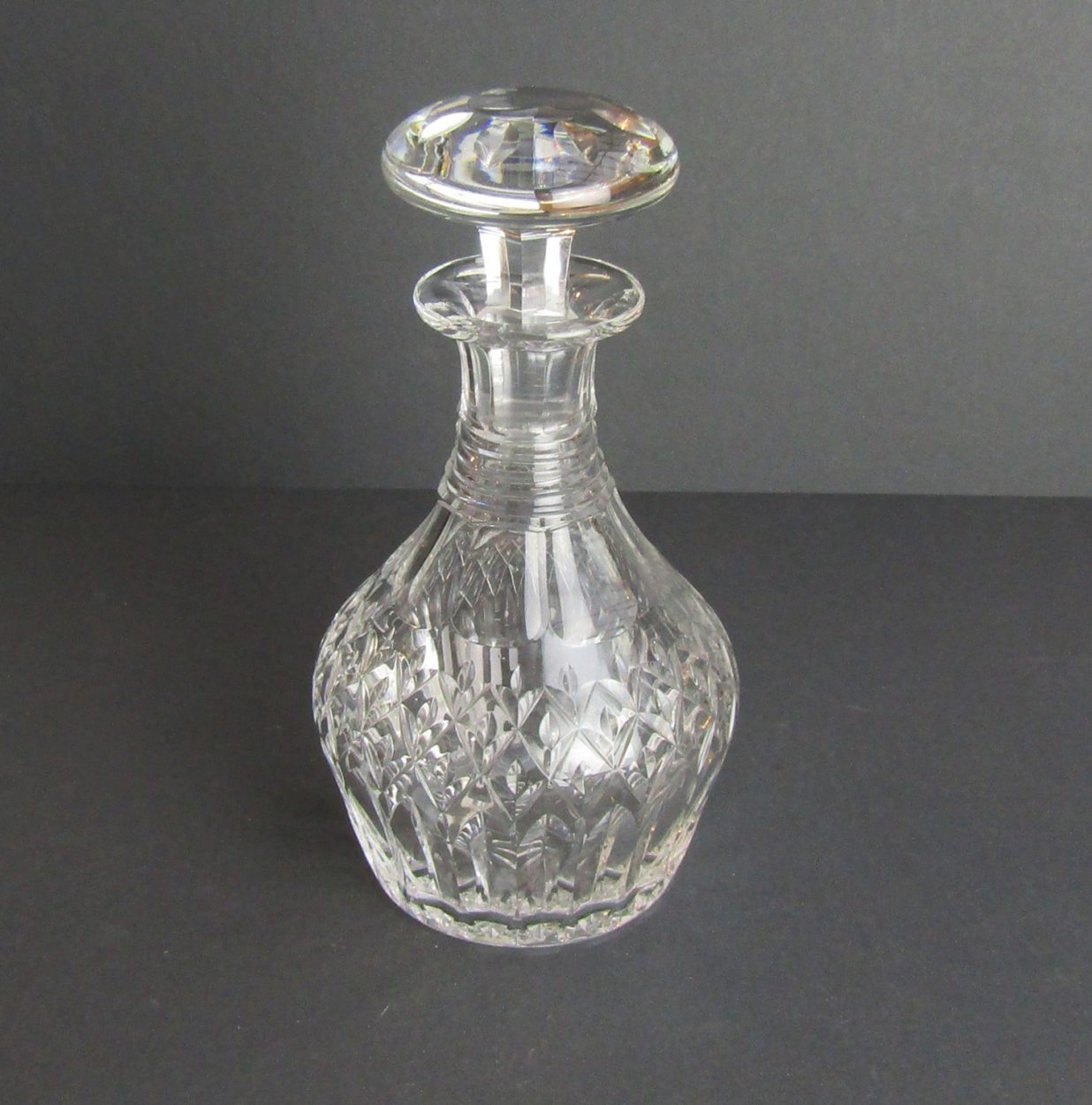 ABBEY DECANTER STUART CRYSTAL 11.5" TALL Made in England NEW NEVER USED  NIB 