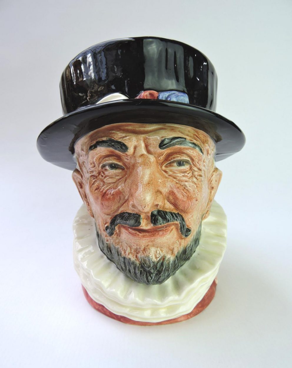 RD Small 0036 Beefeater ER D6233 Beefeater Royal Doulton Character Jug 