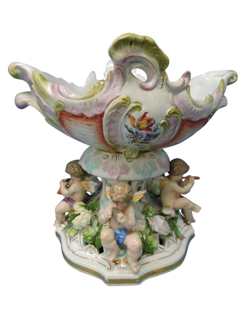 germanporcelaincherubscentrepiece-01-scaled