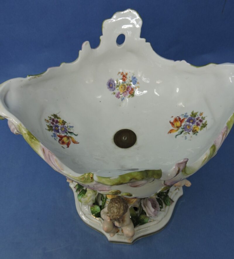 germanporcelaincherubscentrepiece-03