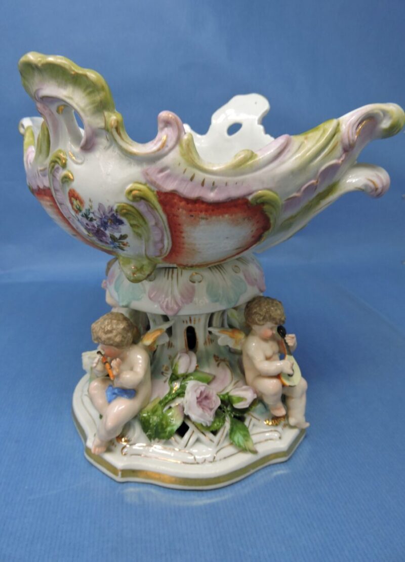 germanporcelaincherubscentrepiece-05