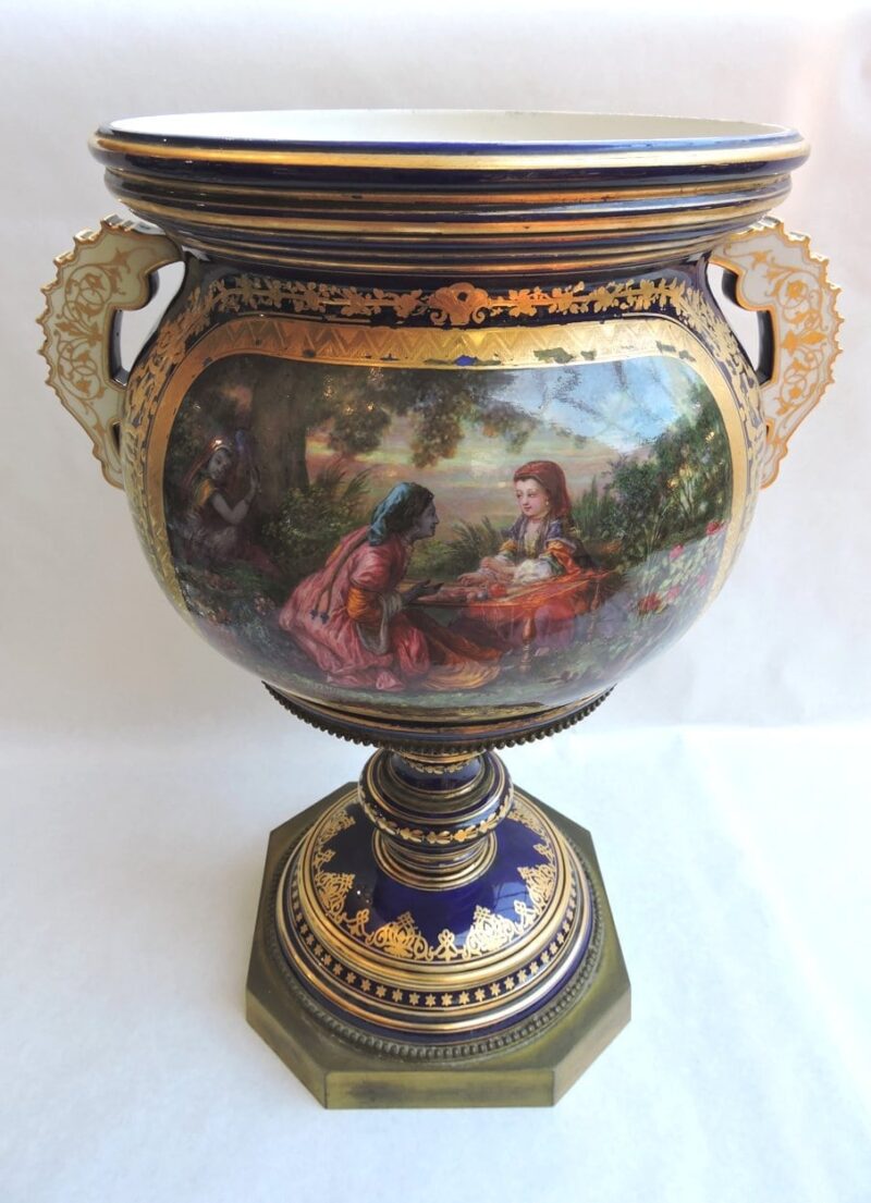 porcelain - largesevresglobevase-01.jpg