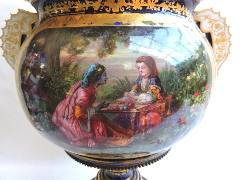 porcelain - largesevresglobevase-03.jpg