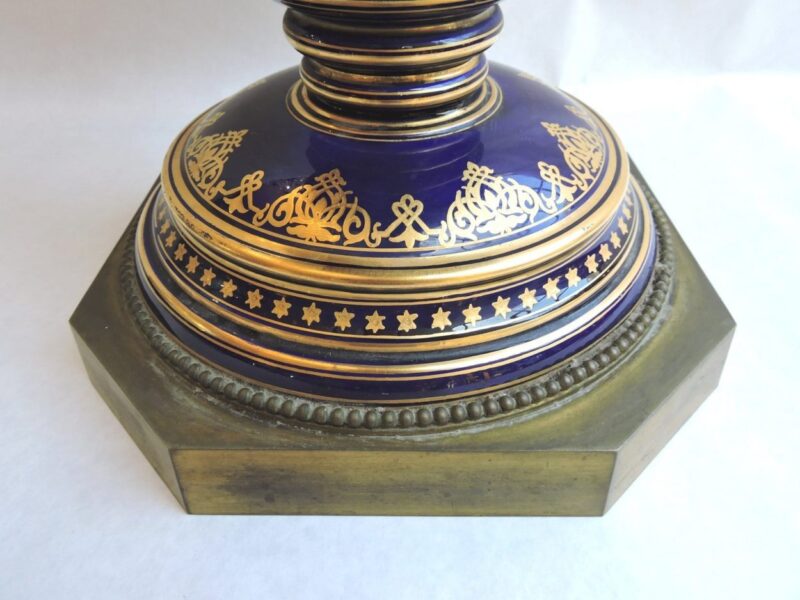 porcelain - largesevresglobevase-05.jpg