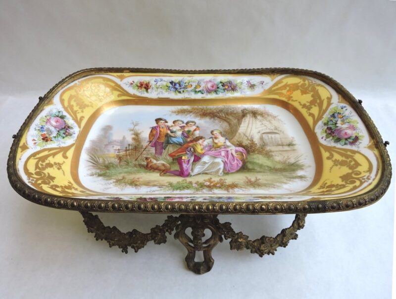 porcelain - sevreslongcenterpiece-00.jpg