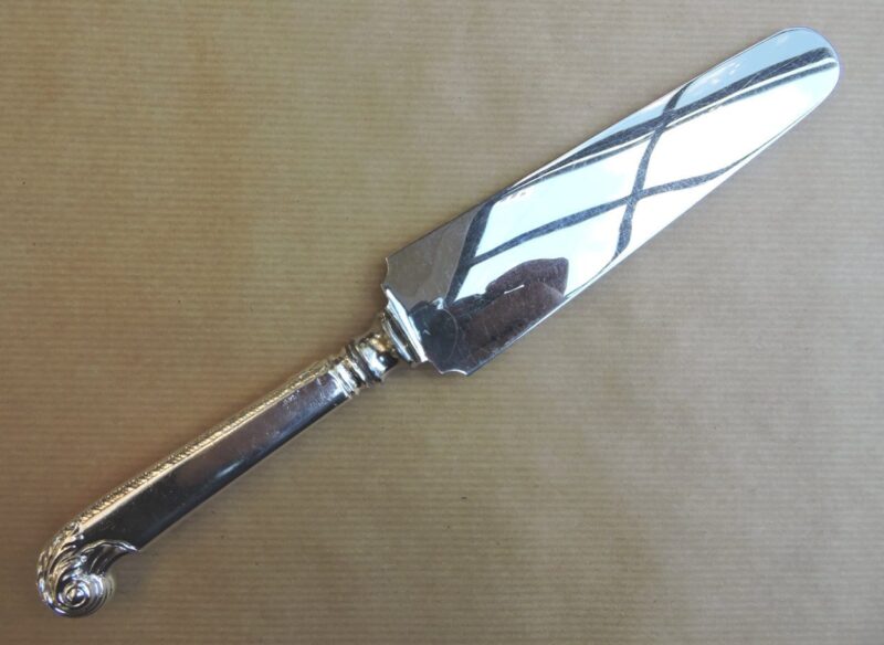 servingpieces - geoIIplainpielifter-00.jpg