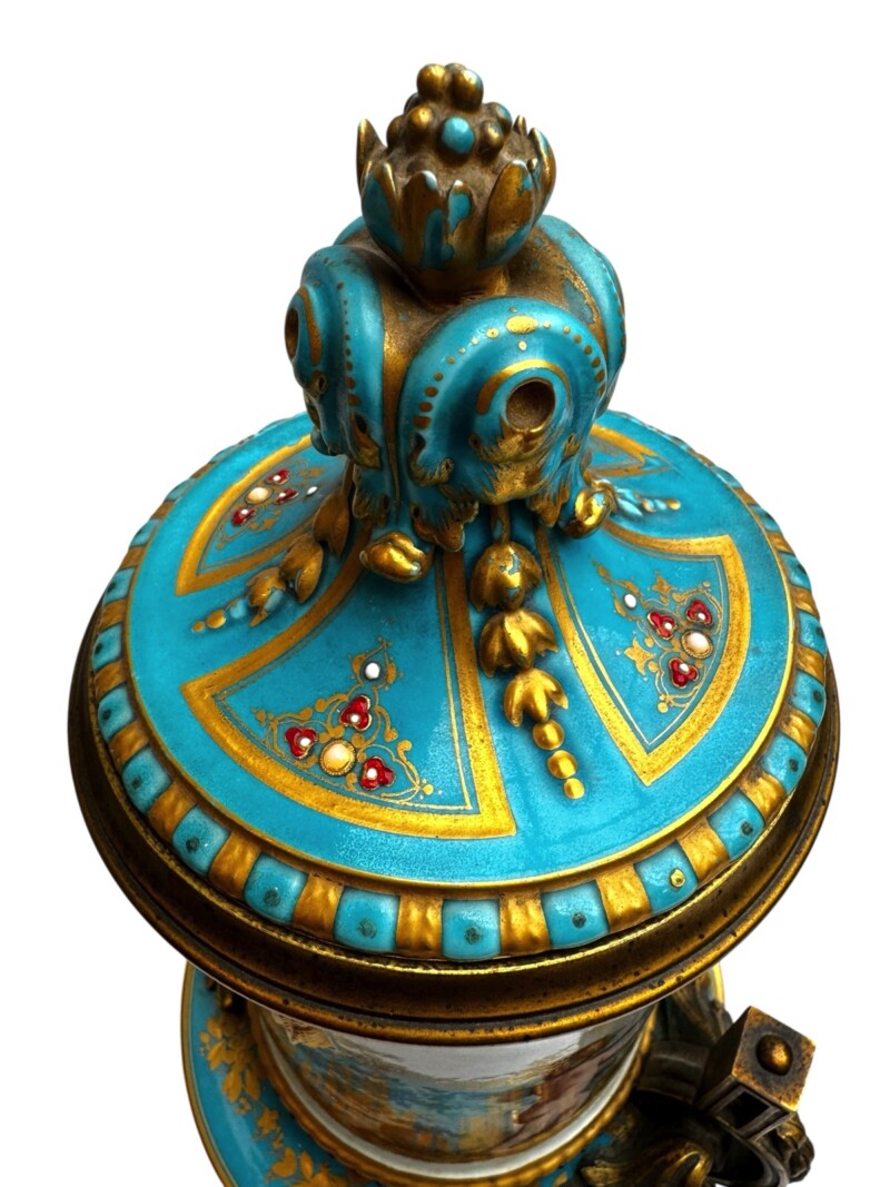 sevresbluepairvases-003