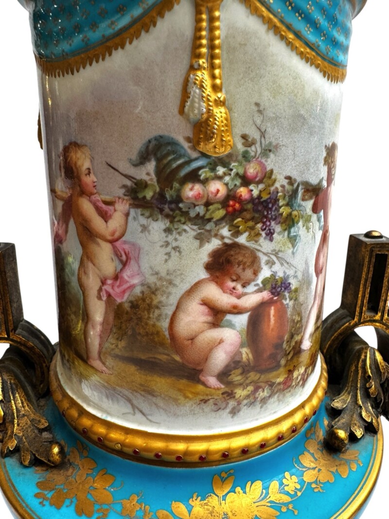 sevresbluepairvases-005