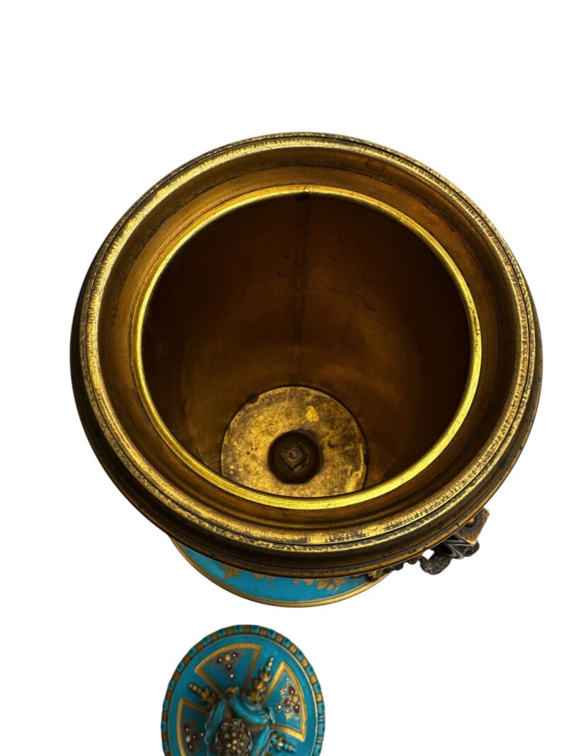 sevresbluepairvases-006