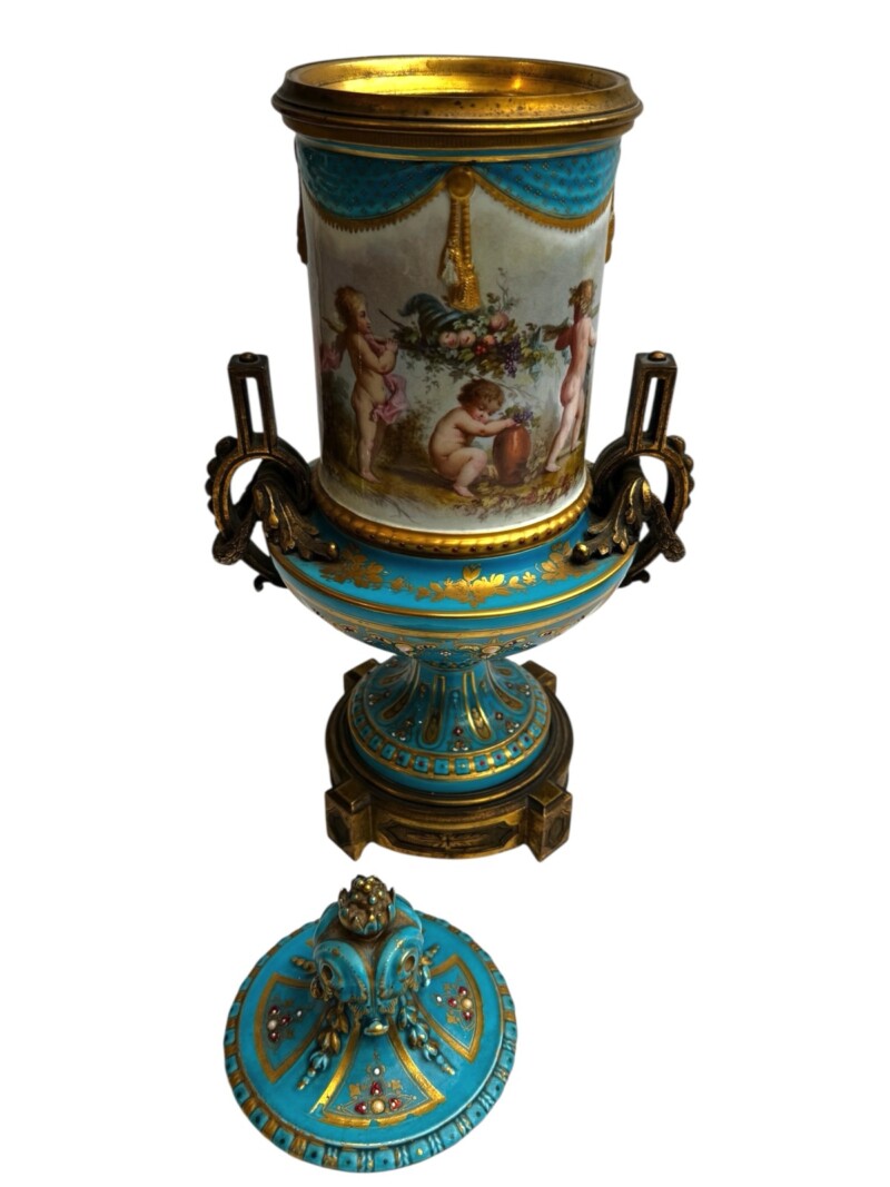 sevresbluepairvases-014