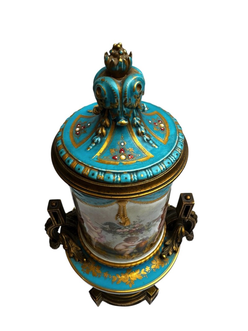 sevresbluepairvases-015