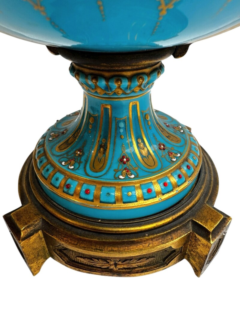 sevresbluepairvases-016