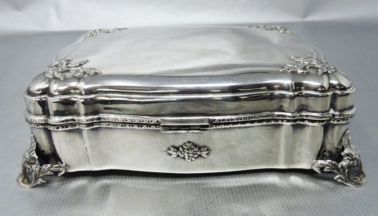 Industria Peruana Plata Esterlina 925 Camusso - Peruvian Sterling Silver  Dresser / Jewelry Box with Hinged Lid & Decorations 