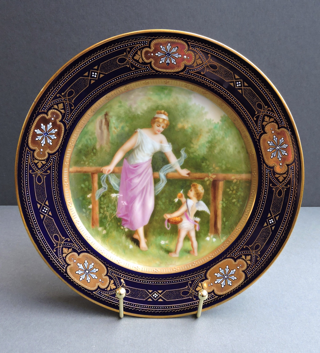 royal Vienna style plate Woman & cupid Hutschenreuther